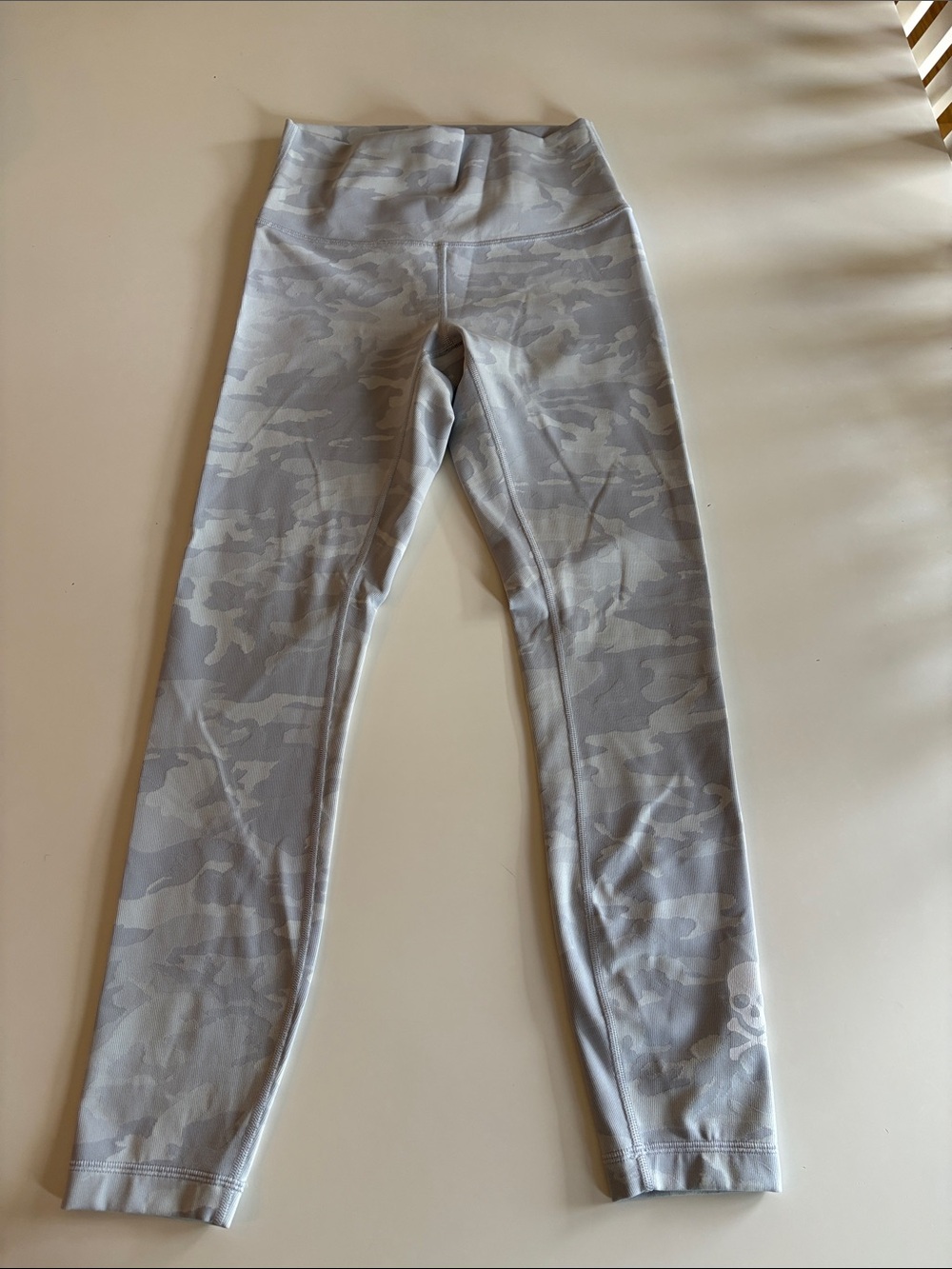 lululemon athletica/Soulcycle Women’s Light Gray Camo High-Rise Leggings size 6
